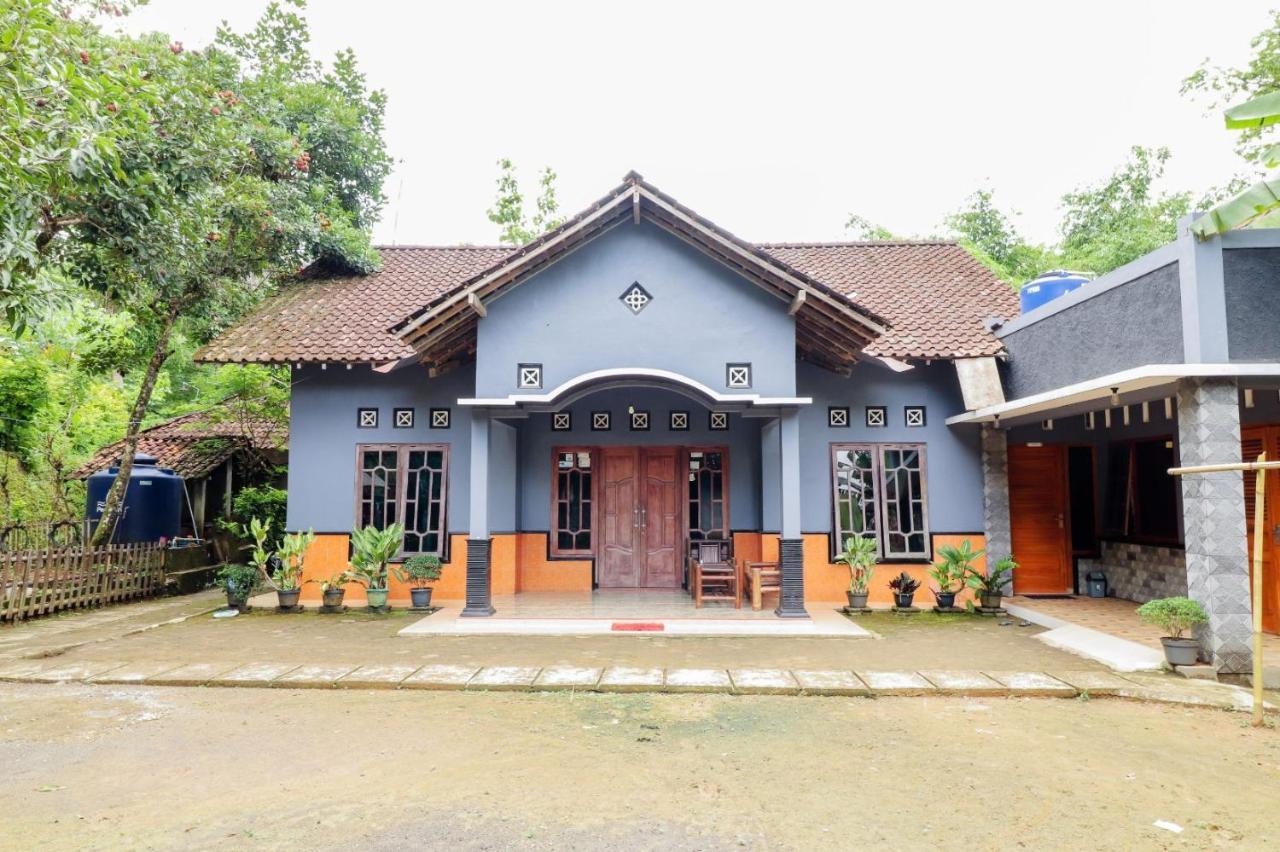 Mutiara Guesthouse Yogyakarta Exterior photo