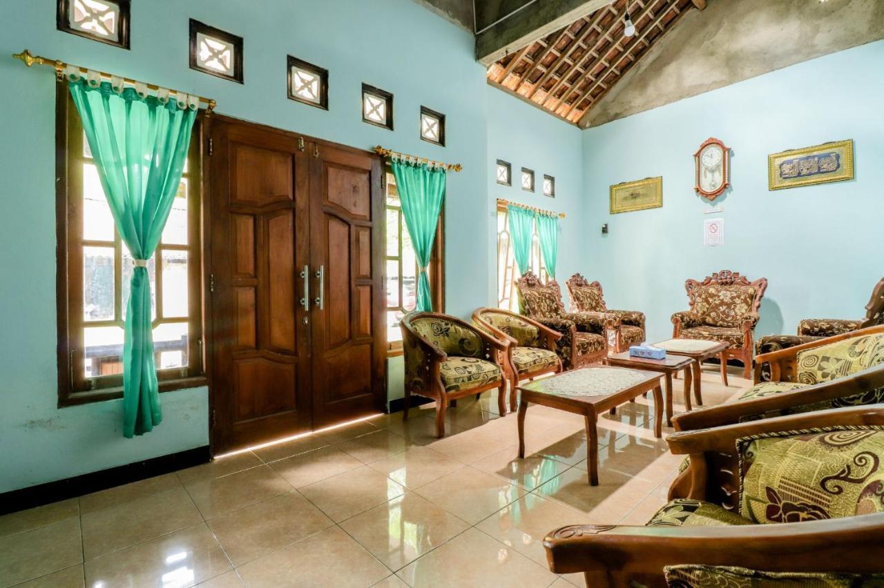 Mutiara Guesthouse Yogyakarta Exterior photo